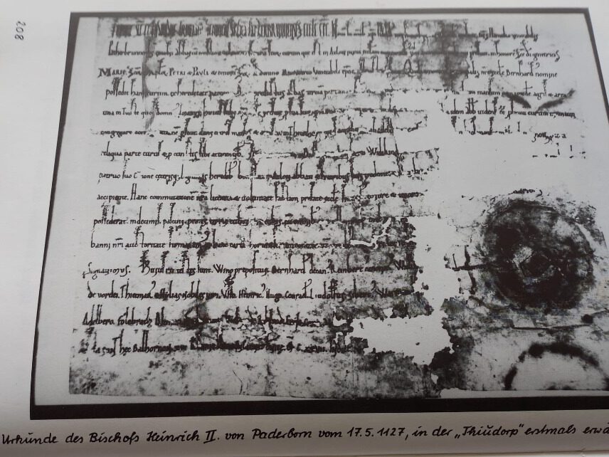 Ein Bild der Ersterwähnungsurkunde aus 1127 in schwarz-weiss