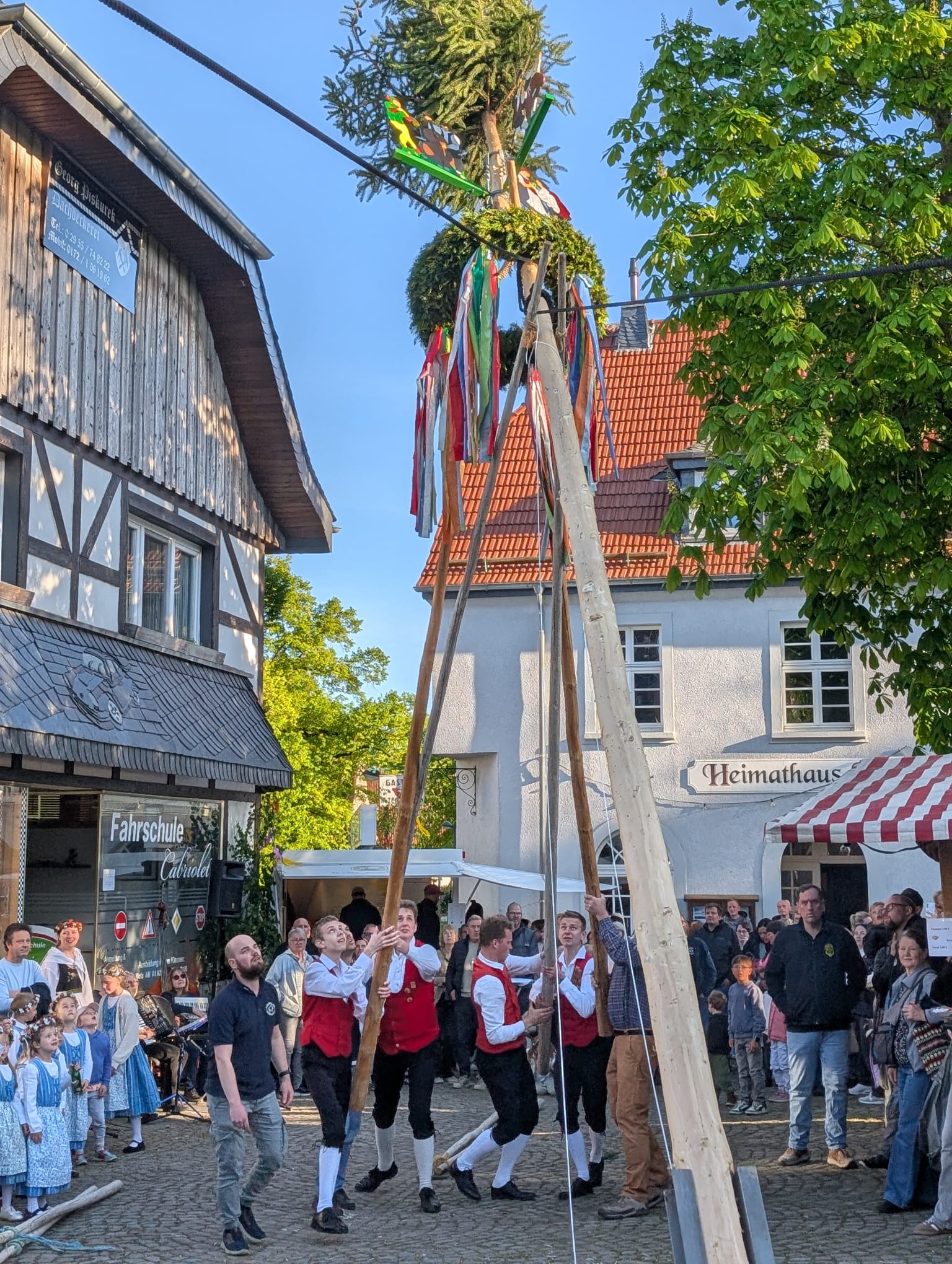 Tanz in den Mai am Heimathaus Spissen in Niederntudorf